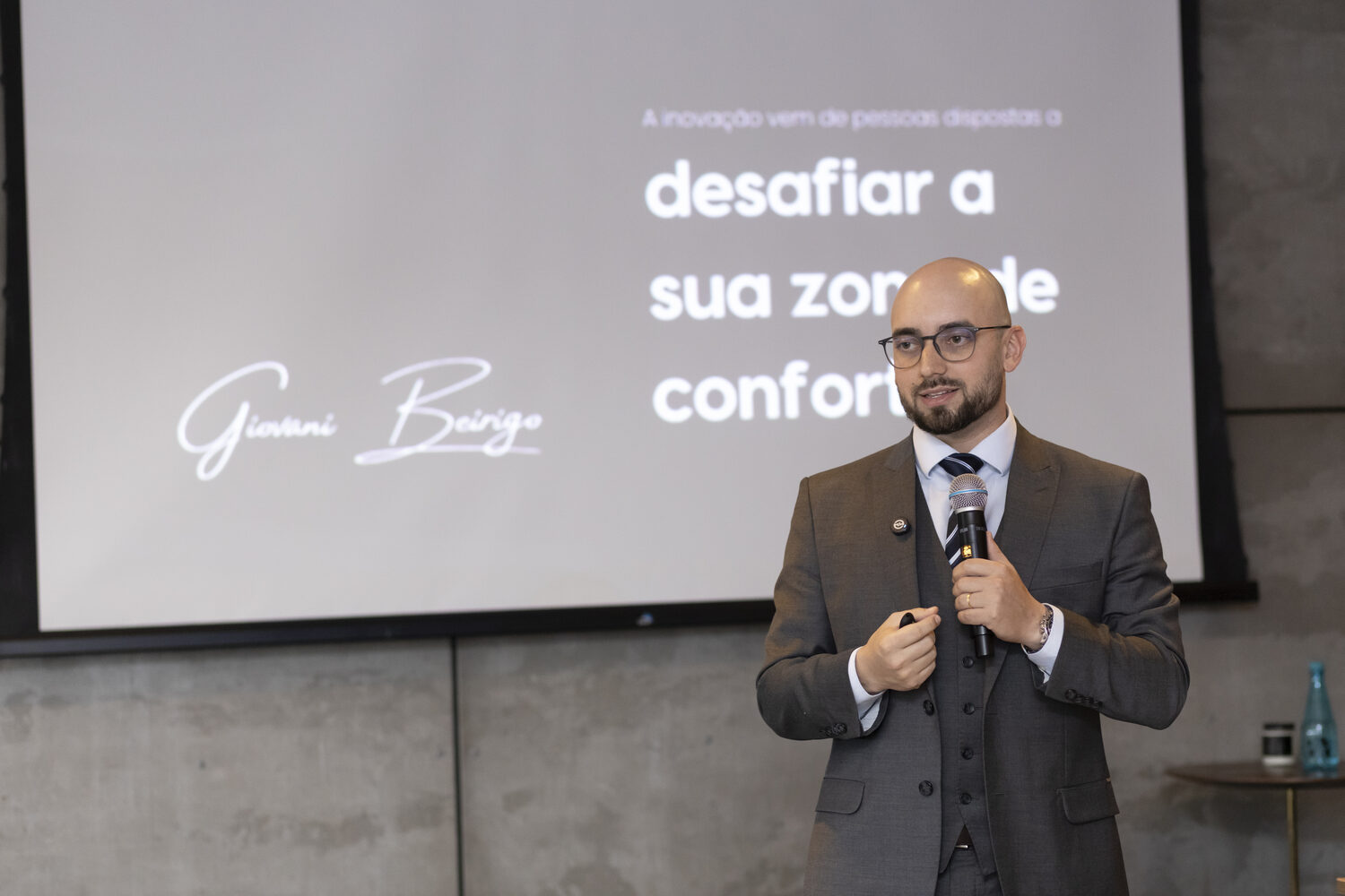Giovani Beirigo em palestra sobre gestão na advocacia